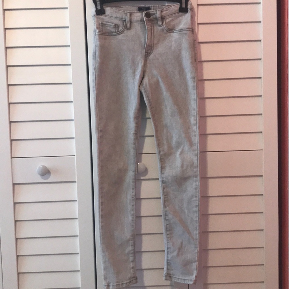 grey jeans